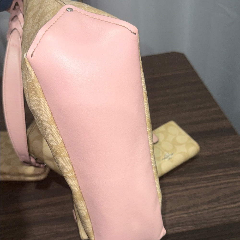 Coach set 4 pieces  Beige and Pink Women's Bag EUC - Picture 10 of 16